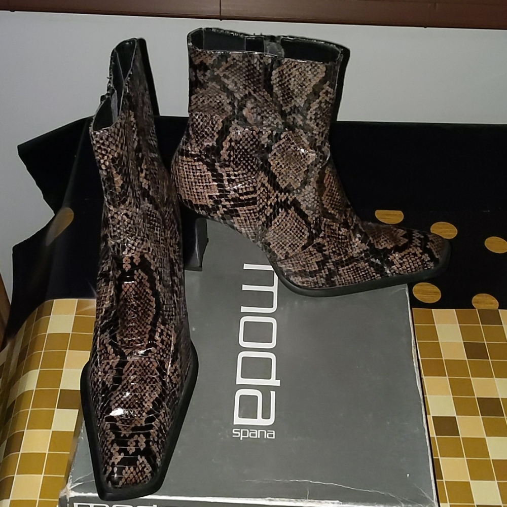Moda Spana Snakeskin Boot